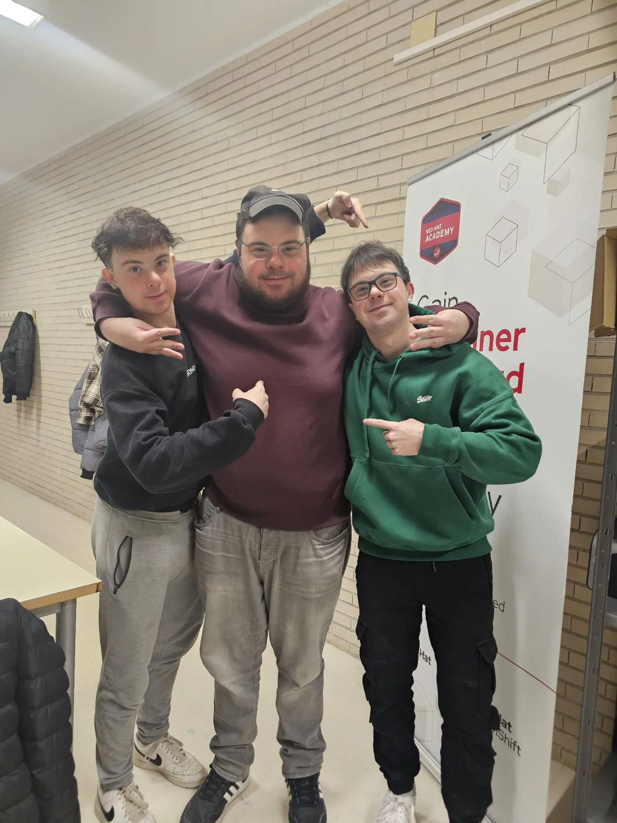 Tres joves espanyols es convertiran en els primers astronautes amb síndrome de Down a escalar la Lluna image